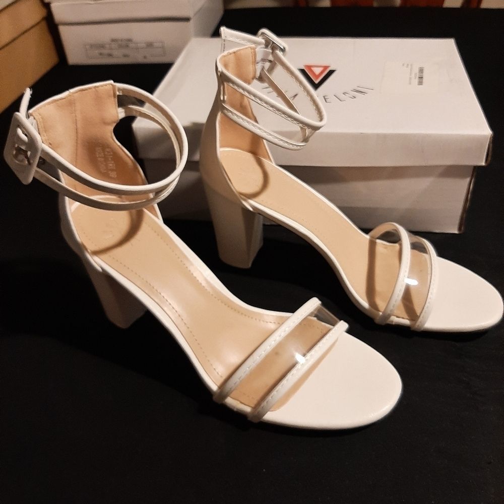 Summer ready! EXCELLENT CONDITION- Vila Veloni Size 6 Chunky Ankle Strap Heels.